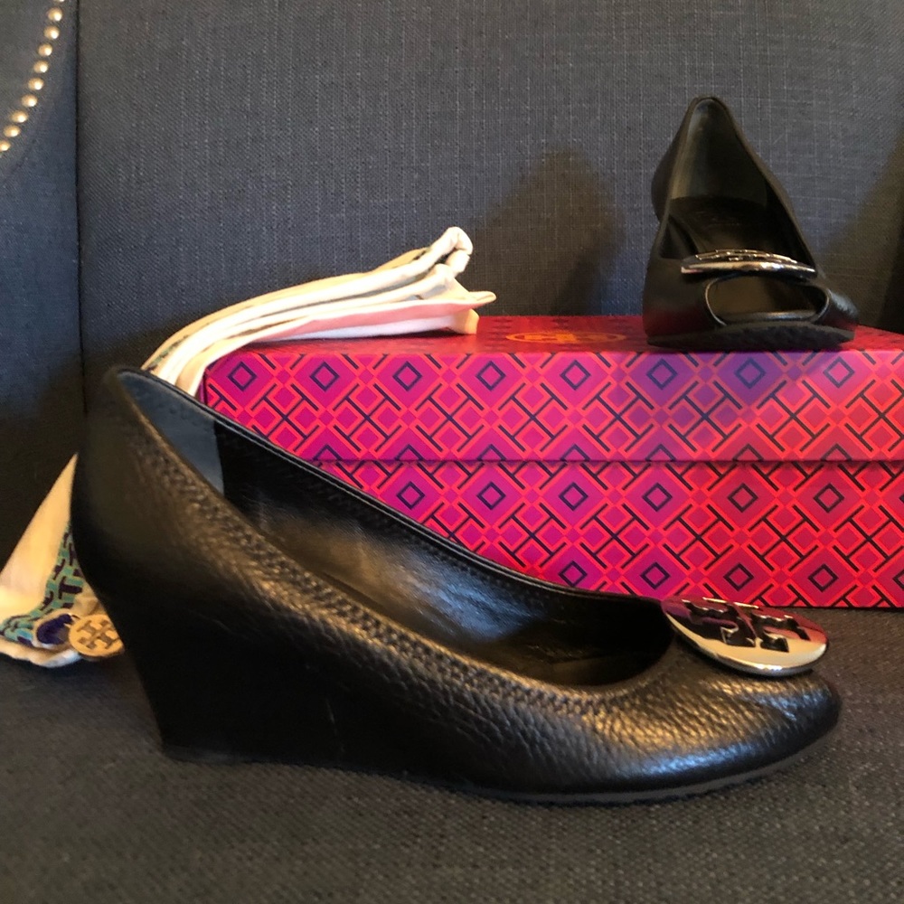 Tory Burch black wedge / silver 6.5